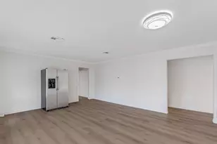 7723 Kendalia Dr, Houston, TX 77036 - Photo 5