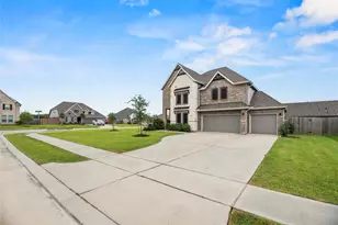 14906 Pinehurst Ave, Mont Belvieu, TX 77523 - Photo 5