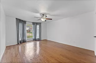 110 Shadow Wood Dr, Sugar Land, TX 77498 - Photo 11