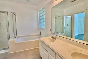 18 S Willow Point Cir, The Woodlands, TX 77382 - Photo 13