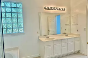 18 S Willow Point Cir, The Woodlands, TX 77382 - Photo 15