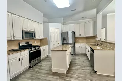 18 S Willow Point Circle, The Woodlands, TX 77382 - Photo 3