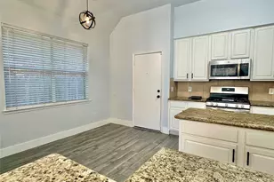 18 S Willow Point Cir, The Woodlands, TX 77382 - Photo 9