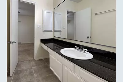 31 N Lakeridge Circle, The Woodlands, TX 77381 - Photo 17