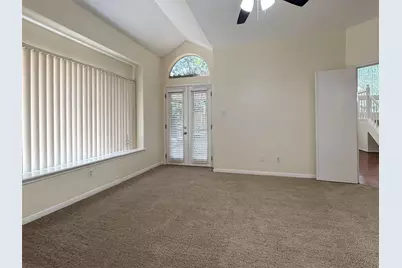 31 N Lakeridge Circle, The Woodlands, TX 77381 - Photo 9