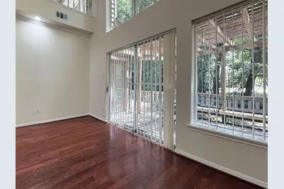 31 N Lakeridge Circle, The Woodlands, TX 77381 - Photo 5