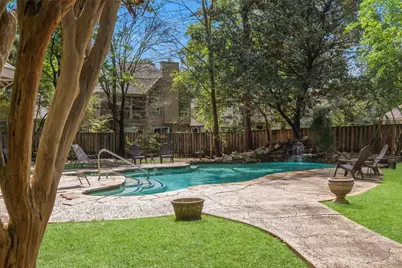31 N Lakeridge Circle, The Woodlands, TX 77381 - Photo 1