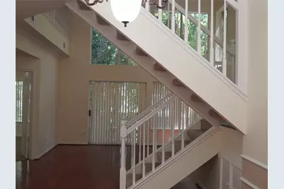 31 N Lakeridge Circle, The Woodlands, TX 77381 - Photo 3