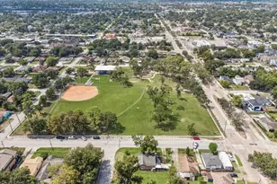 1105 Evelyn St, Houston, TX 77009 - Photo 9