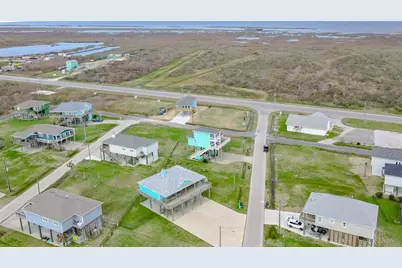 983 Tidelands Drive Drive, Crystal Beach, TX 77650 - Photo 15