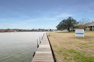 135 April Point Dr S, Conroe, TX 77356 - Photo 5