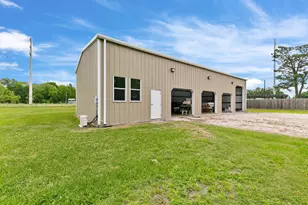 2222 N Main St, Highlands, TX 77562 - Photo 33