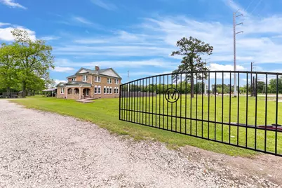 2222 N Main Street, Highlands, TX 77562 - Photo 1