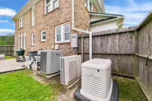 2222 N Main St, Highlands, TX 77562 - Photo 7