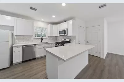 5962 Belcrest Street, Houston, TX 77033 - Photo 9