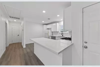 5962 Belcrest Street, Houston, TX 77033 - Photo 7