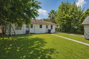 4302 Edison St, Houston, TX 77009 - Photo 3