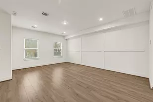 1405 E 33rd St, Houston, TX 77022 - Photo 9