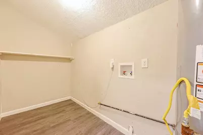 5839 Southurst Street, Houston, TX 77033 - Photo 19