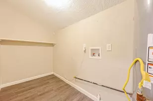 5839 Southurst St, Houston, TX 77033 - Photo 19