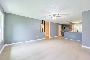 5839 Southurst St, Houston, TX 77033 - Photo 5