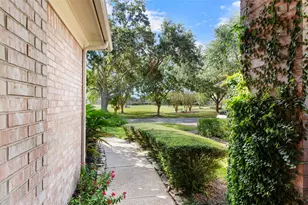 2430 Fairway Pointe Dr, League City, TX 77573 - Photo 3
