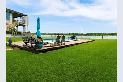 4228 Scenic Drive, Dickinson, TX 77539 - Photo 9