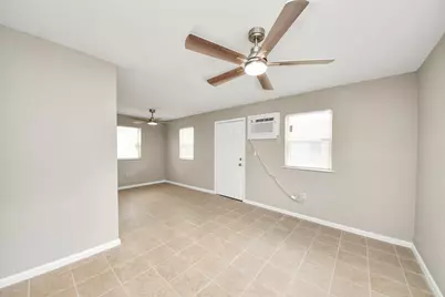 3914 Hoffman St Street #C, Houston, TX 77026 - Photo 9