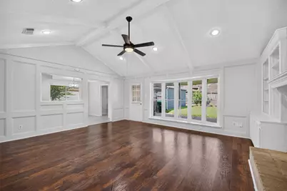 7614 Rollingbrook Drive, Houston, TX 77071 - Photo 11