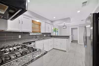 7614 Rollingbrook Drive, Houston, TX 77071 - Photo 21