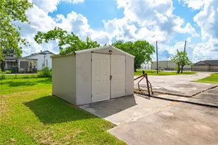1857 County Rd 99, Alvin, TX 77511 - Photo 33