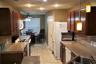 205 Sharnoll Cir, League City, TX 77573 - Photo 3