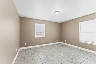 5646 Belmark St, Houston, TX 77033 - Photo 15