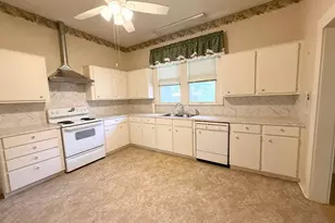 405 S 10th St, Crockett, TX 75835 - Photo 11