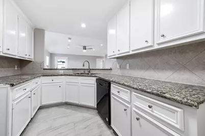 7308 Avenue R, Galveston, TX 77551 - Photo 9