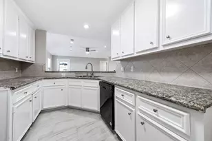 7308 Avenue R, Galveston, TX 77551 - Photo 9