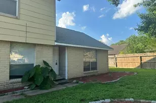 402 Juniper Ct, Stafford, TX 77477 - Photo 1