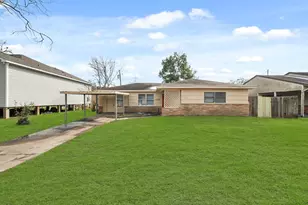 6809 W Bayou Dr W, Hitchcock, TX 77563 - Photo 1