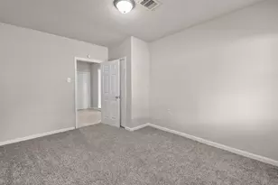 6809 W Bayou Dr W, Hitchcock, TX 77563 - Photo 9