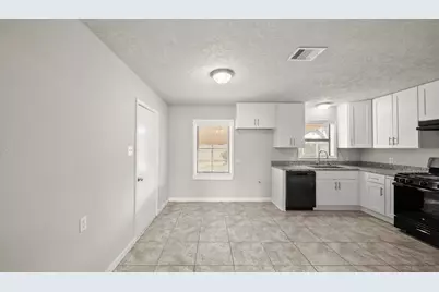 6809 W Bayou Drive W, Hitchcock, TX 77563 - Photo 5
