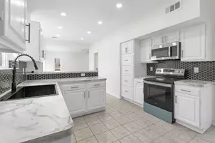 6239 Oak Pass Dr, Houston, TX 77091 - Photo 17