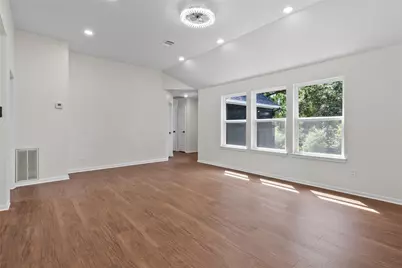 6239 Oak Pass Drive, Houston, TX 77091 - Photo 7