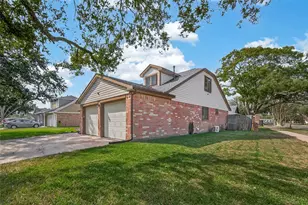 555 Shealy St, Houston, TX 77598 - Photo 5