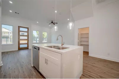 8449 Jutland Road #B, Houston, TX 77033 - Photo 9