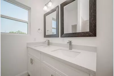 8449 Jutland Road #B, Houston, TX 77033 - Photo 27