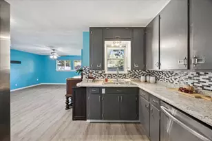 329 Robin St, Deer Park, TX 77536 - Photo 3