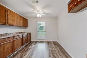 617 Dogwood St, Lake Jackson, TX 77566 - Photo 7