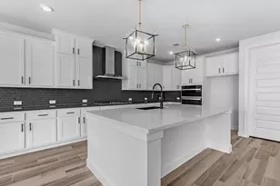 2717 Bolton Lndg Dr, Texas City, TX 77568 - Photo 9