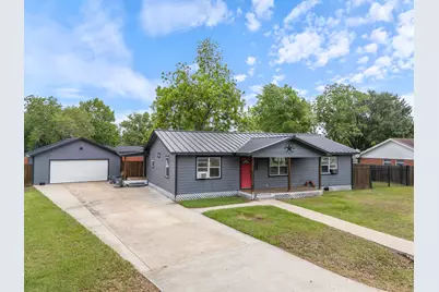 404 E Elizabeth Avenue, Palacios, TX 77465 - Photo 3