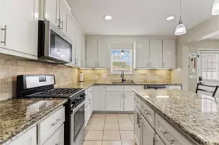404 E Elizabeth Ave, Palacios, TX 77465 - Photo 13